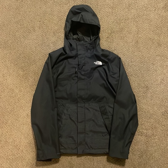 Boy’s NorthFace Jacket. Waterproof, lightweight, insulated. Black, Boy’s Large. - Picture 3 of 4